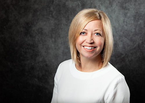 500 x 357 team Sally McCairn